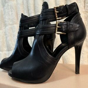 Michael Kors black leather double strap ankle buckle sandals size 7